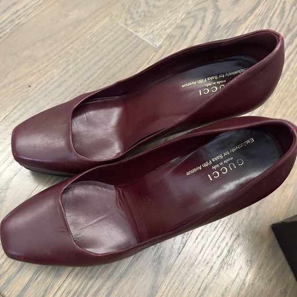 Gucci Women's Burgundy Leather Pumps - Picture 3 of 11